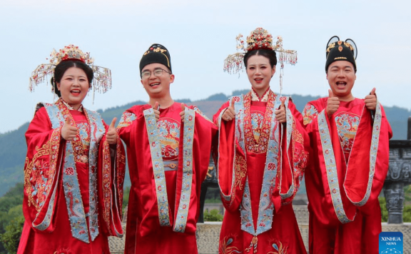 Ten couples participate in group wedding in Shiyan, China’s Hubei