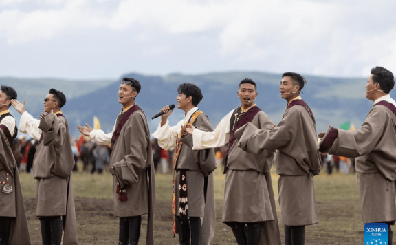 Horse racing event kicks off in SW China’s Sichuan