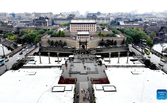 City view of snow-covered Xi’an, NW China