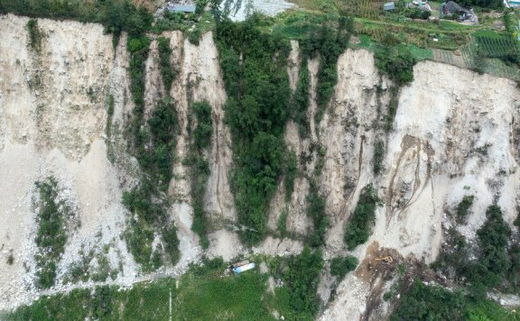 Scenic area in southwest China reopens a year after earthquake