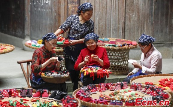 Huizhou sachets reflect festive tradition in E China