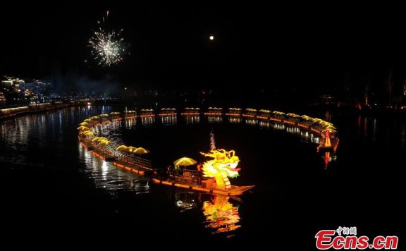 200-meter-long dragon boat rafts on river