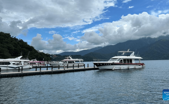 Tourists visit Riyue Tan scenic spot during holiday of Dragon Boat Festival