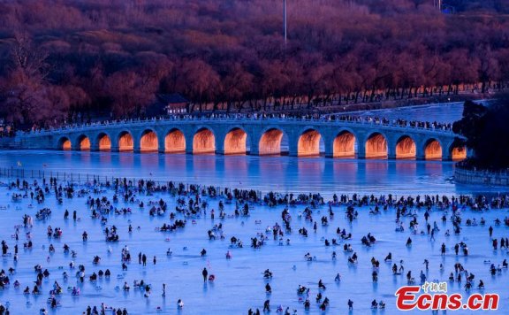 Beijing’s largest natural ice rink draws tourists