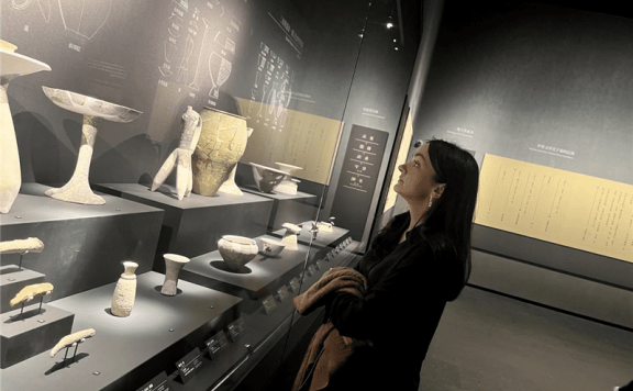 Foreign visitors left in awe at Sanxingdui Museum