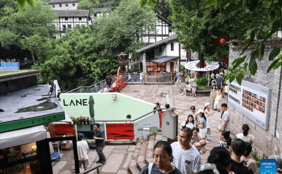 Urban renewal injects new vigor into old street in Chongqing