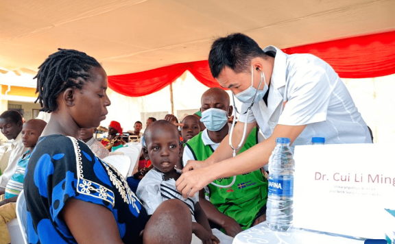 Hundreds benefit from medical camp organized by Chinese oil giant in western Uganda